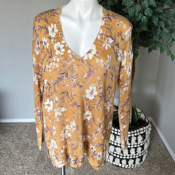 Show Me Your MuMu Cliffside Floral Sweater - Picture 1 of 9